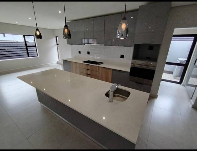 3 BEDROOM TOWNHOUSE FOR SALE IN IZINGA